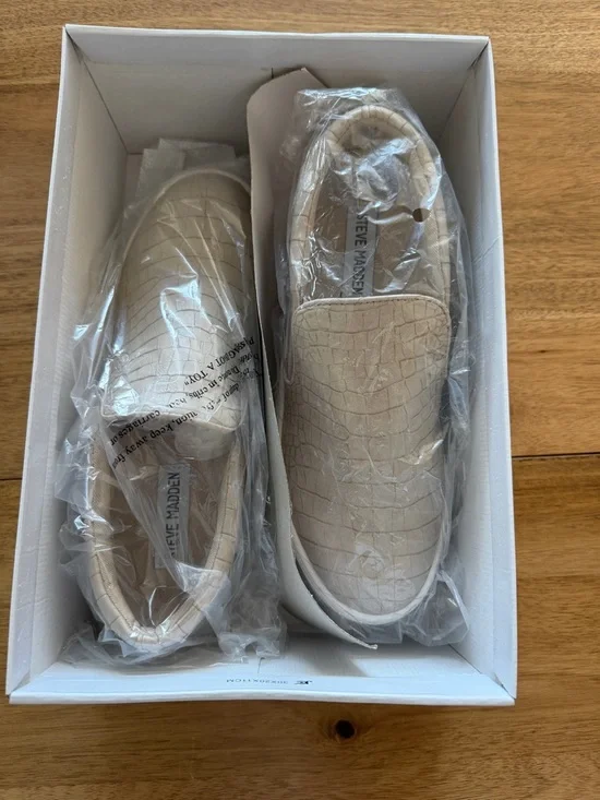 New Steve Madden Women's Slip-On Sneakers in Beige Croc Embossed - Picture 4 of 4